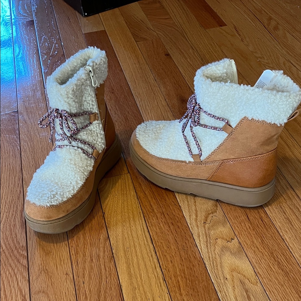 Cat & Jack Tan and Cream Fleece Lined Boots